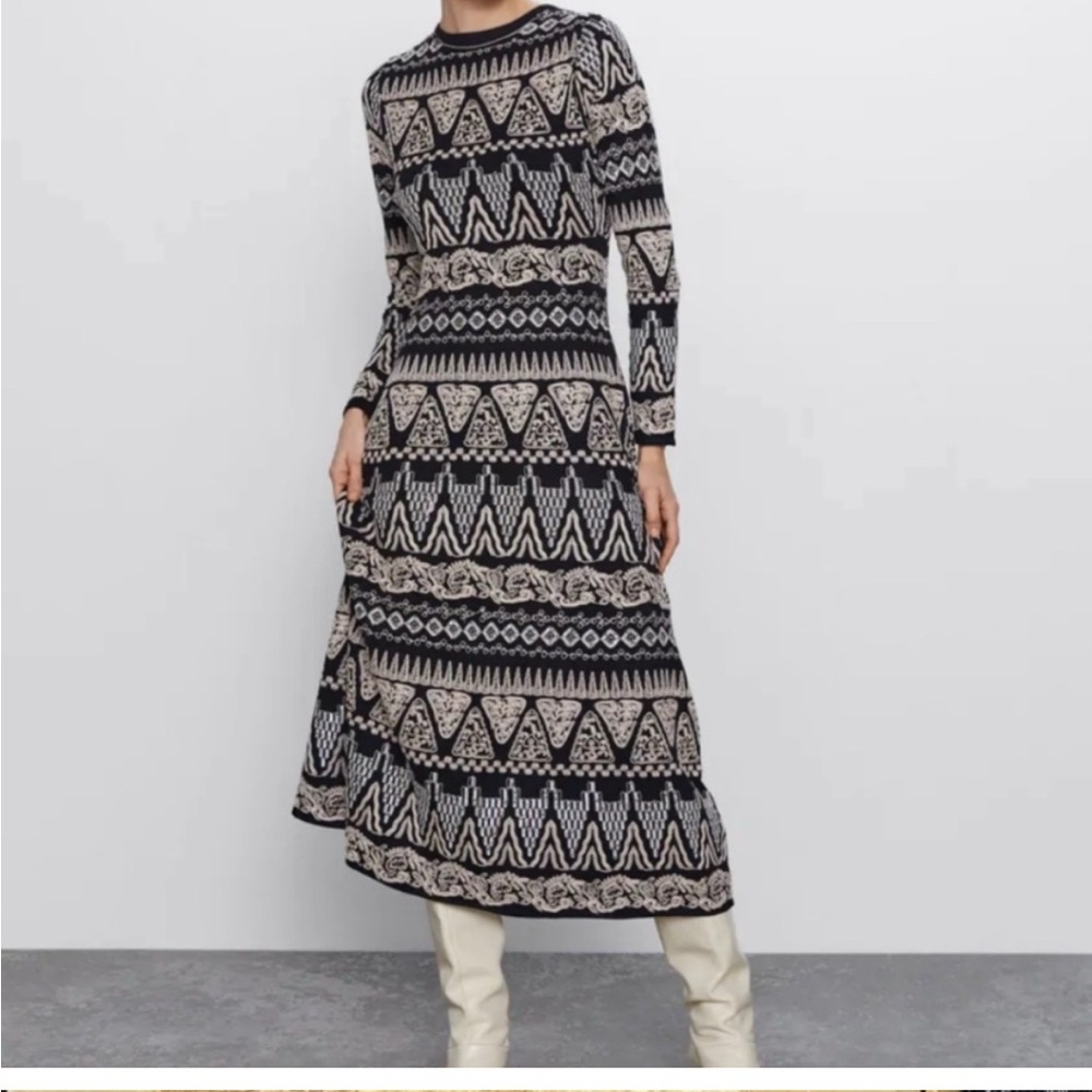 Zara Black and White Long Sleeve Crew Neck Sweater